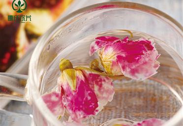 食用干玫瑰花有保質期嗎，干玫瑰花泡水的注意事項 - 滋補養身產品