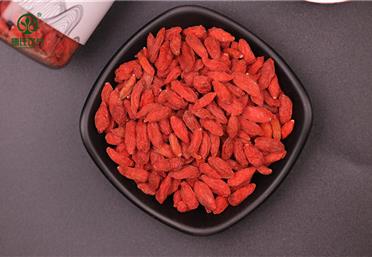 人到中年不得已，保溫杯里泡枸杞，枸杞適合用熱水浸泡嗎 - 壓片糖果代工